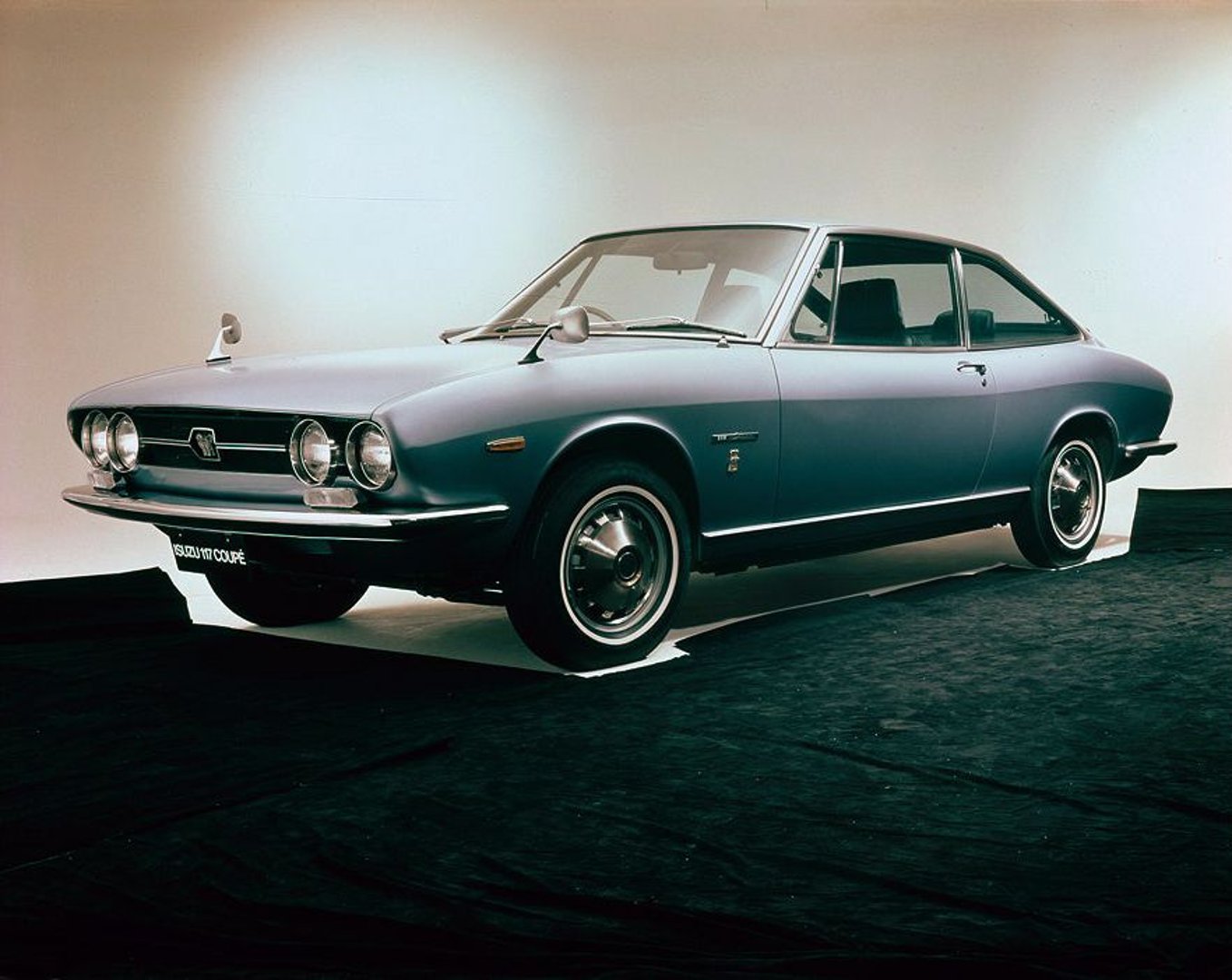 isuzu_117_1_generation__Coupe__3.jpg