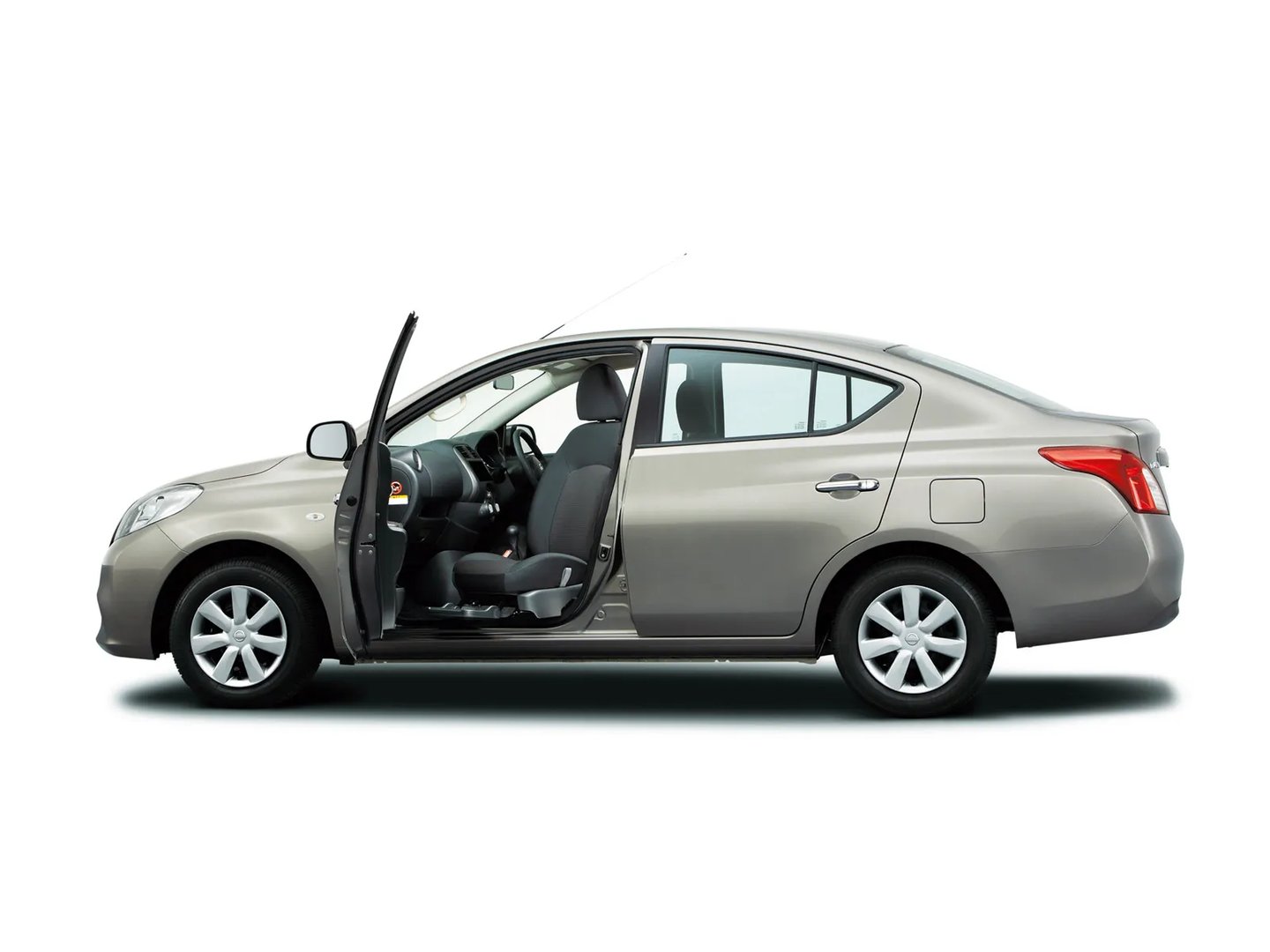 Nissan_Latio_1_generation__Sedan__3.jpg