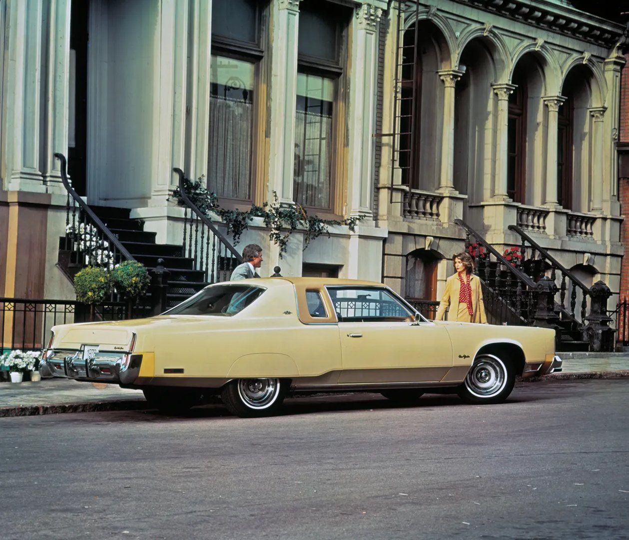 Chrysler_New_Yorker_9_generation__Coupe_Hardtop__1.jpg
