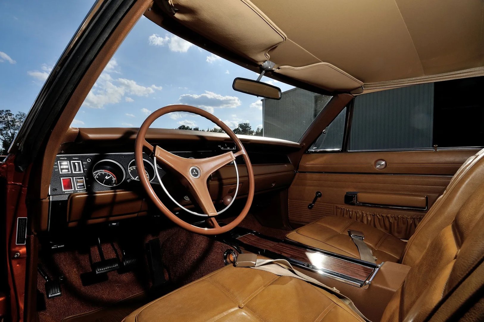 Dodge_Charger_Daytona_1_generation__Coupe__9.jpg