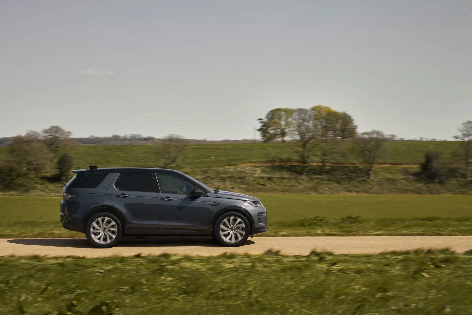Land Rover_Discovery_Sport_1_generation_restyling_2__SUV_5-doors__10.jpg