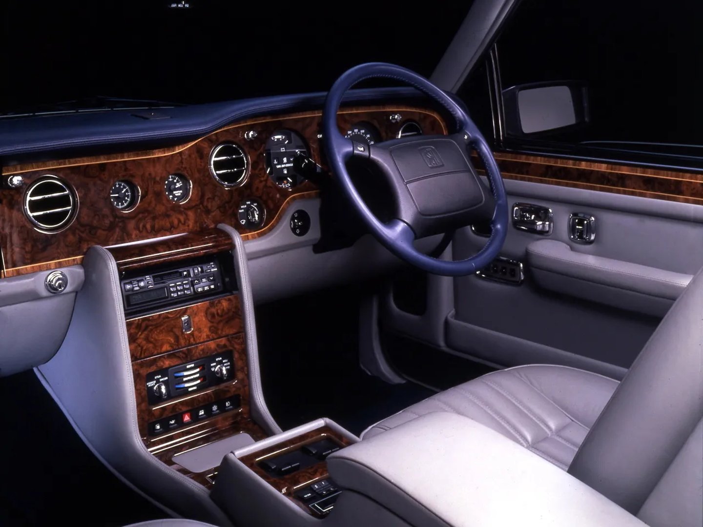 Rolls-Royce_Silver_Spur_3_generation__Sedan__2.jpg