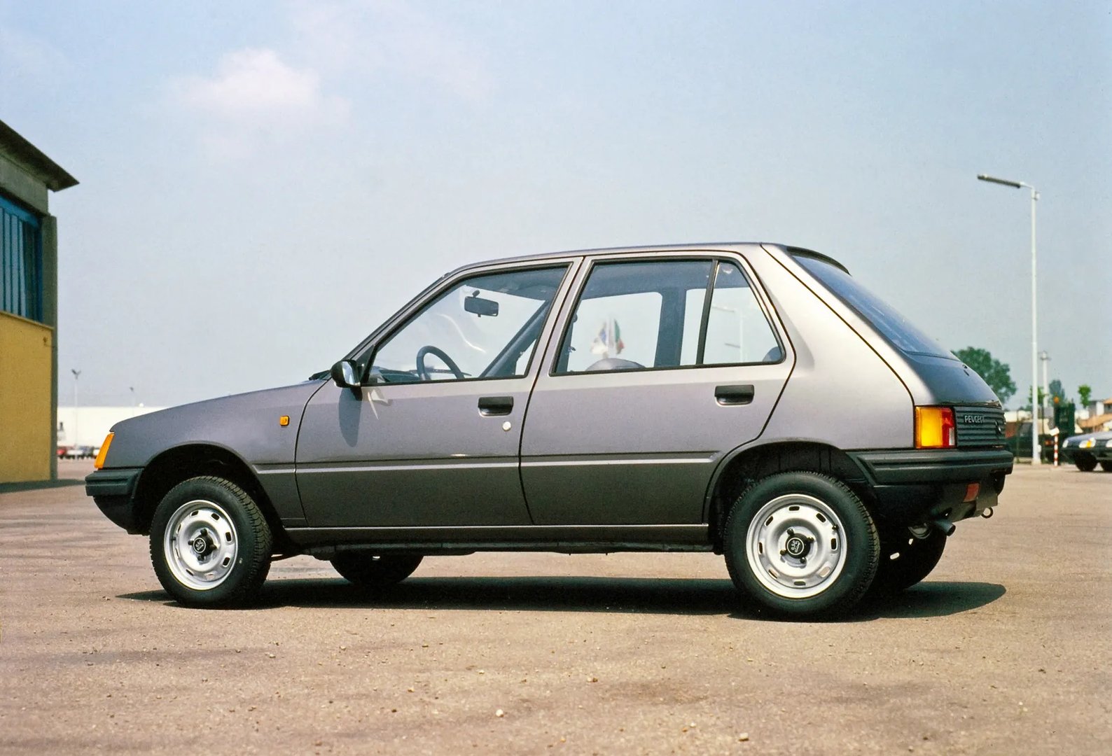 Peugeot_205_1_generation__Mini_5-doors__8.jpg