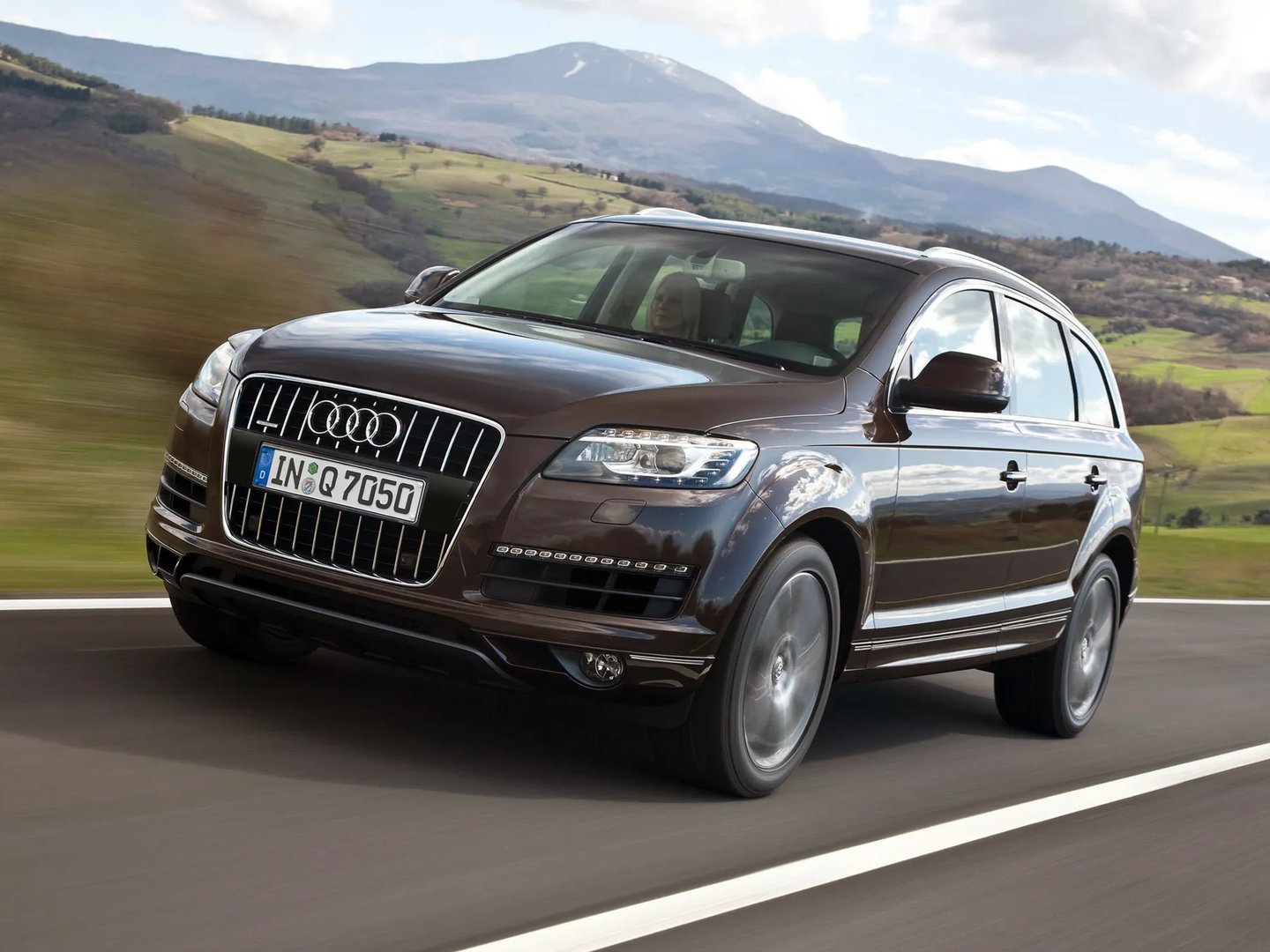 Audi_Q7_1_generation_restyling__SUV_5-doors__12.jpg