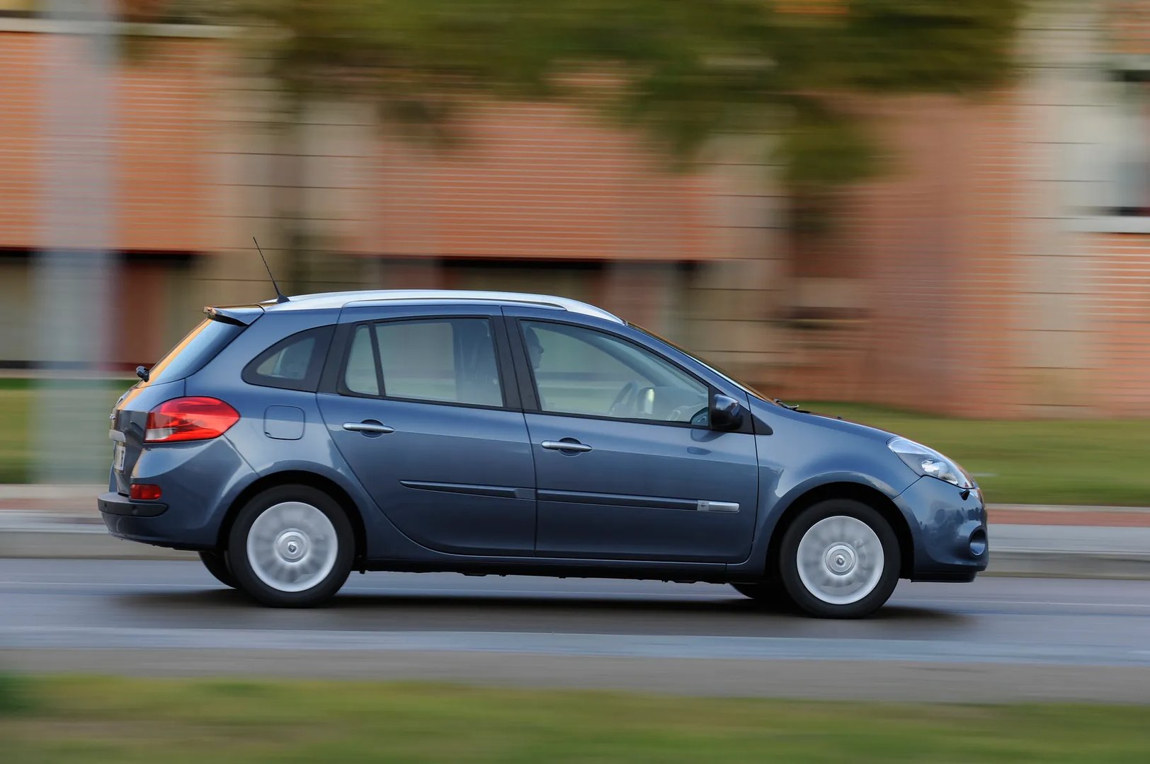 Renault_Clio_3_generation_restyling__Estate_5-door__4.jpg
