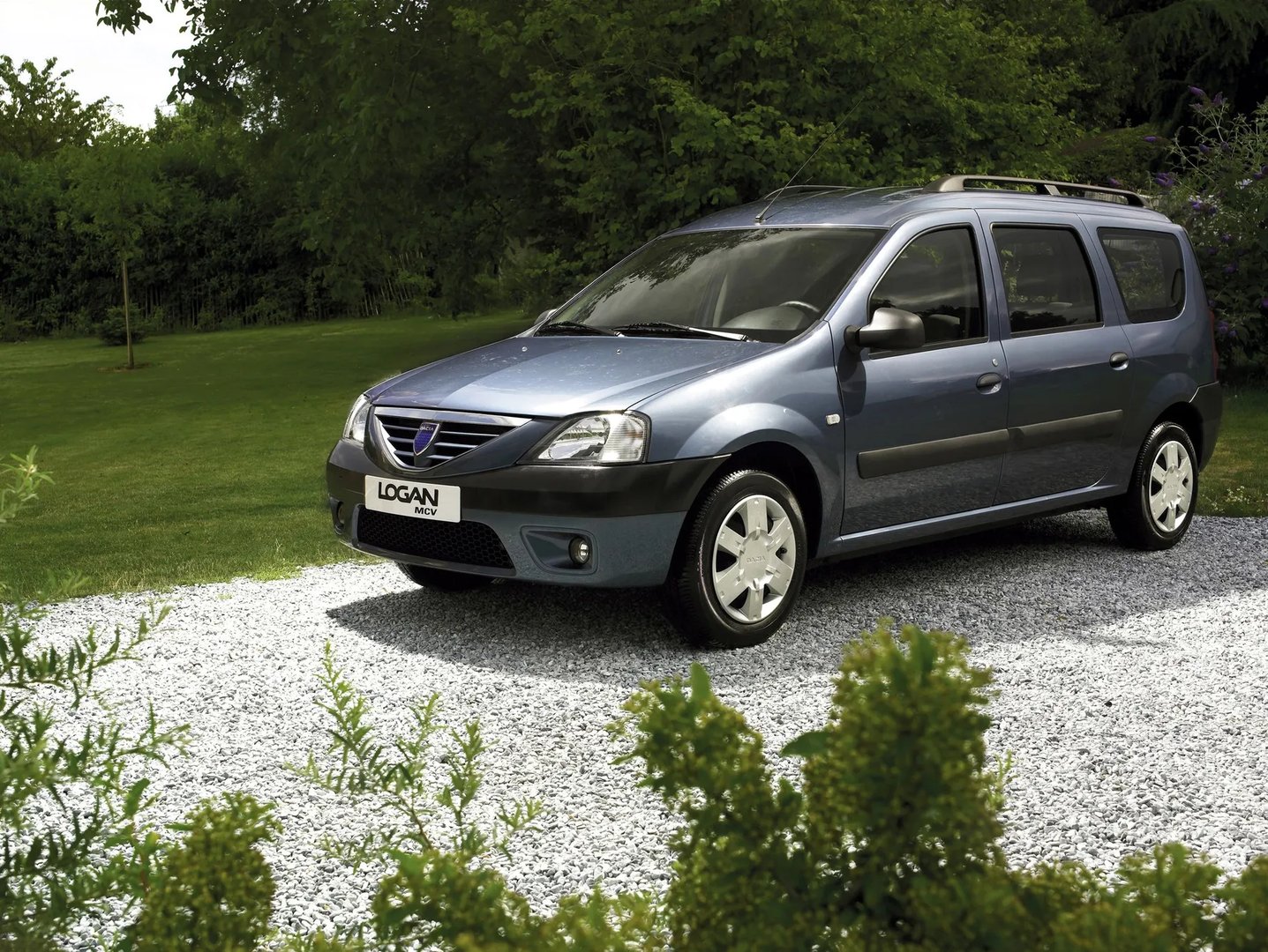 Dacia_Logan_MCV_1_generation__Estate__5.jpg