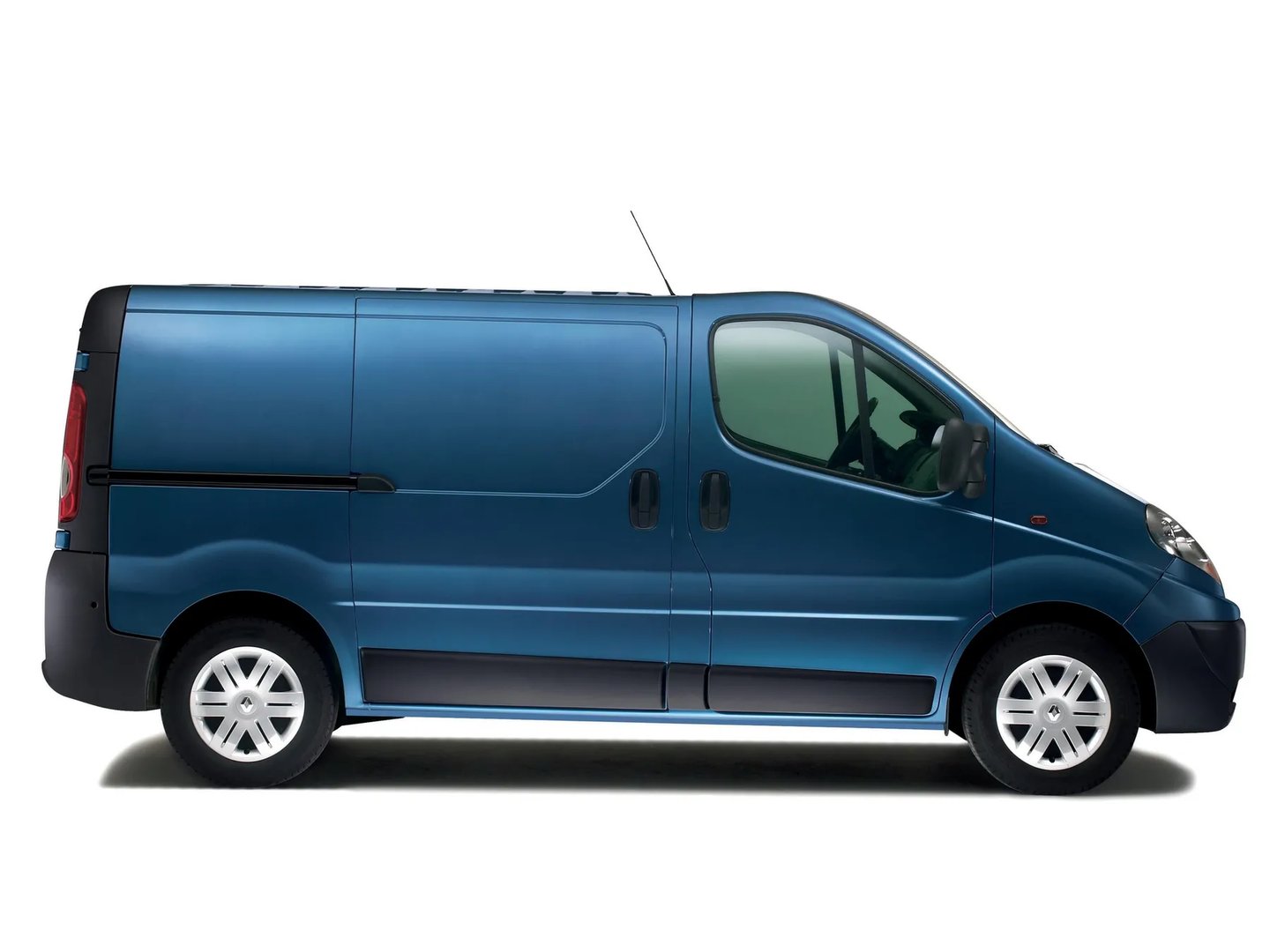 Renault_Trafic_2_generation_restyling__Van__2.jpg