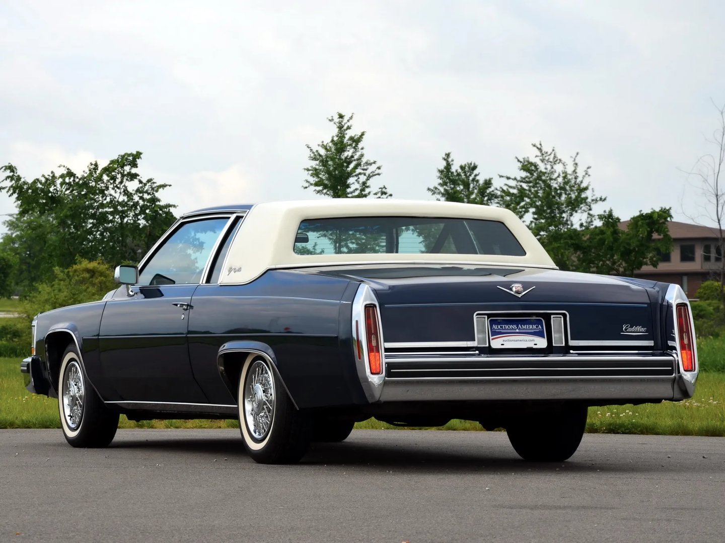 Cadillac_DeVille_5_generation__Coupe__1.jpg
