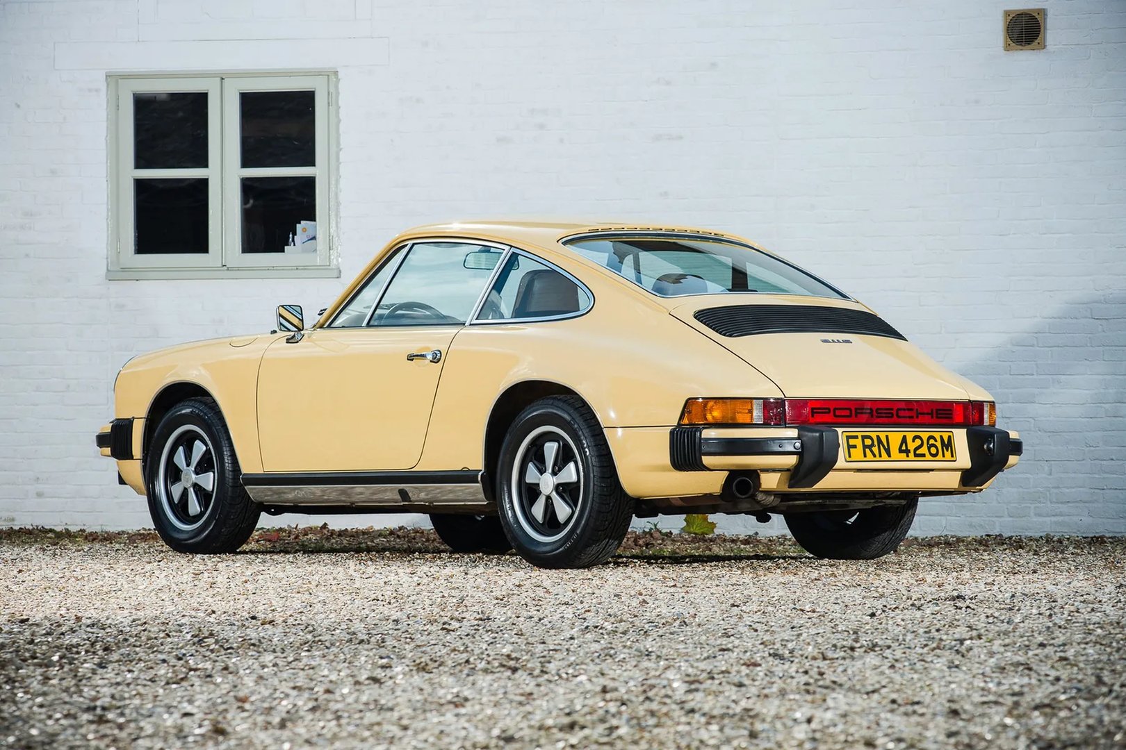 Porsche_911_2_generation__Coupe__3.jpg
