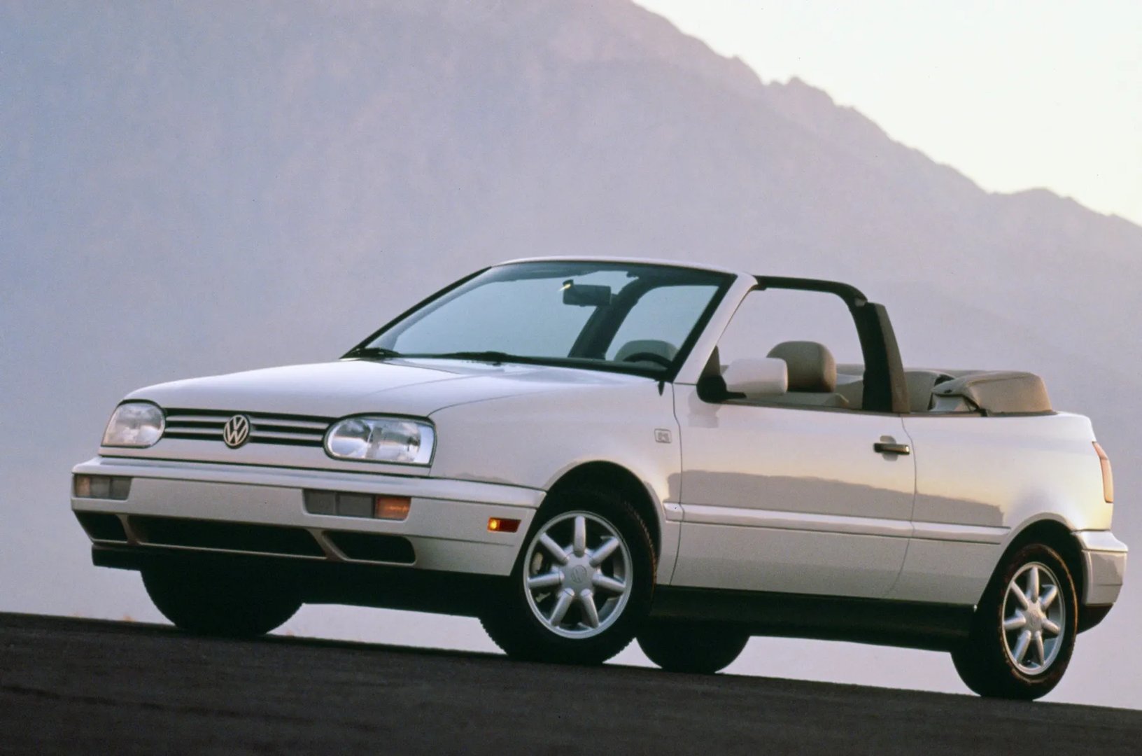Volkswagen_Golf_3_generation__Cabrio__3.jpg