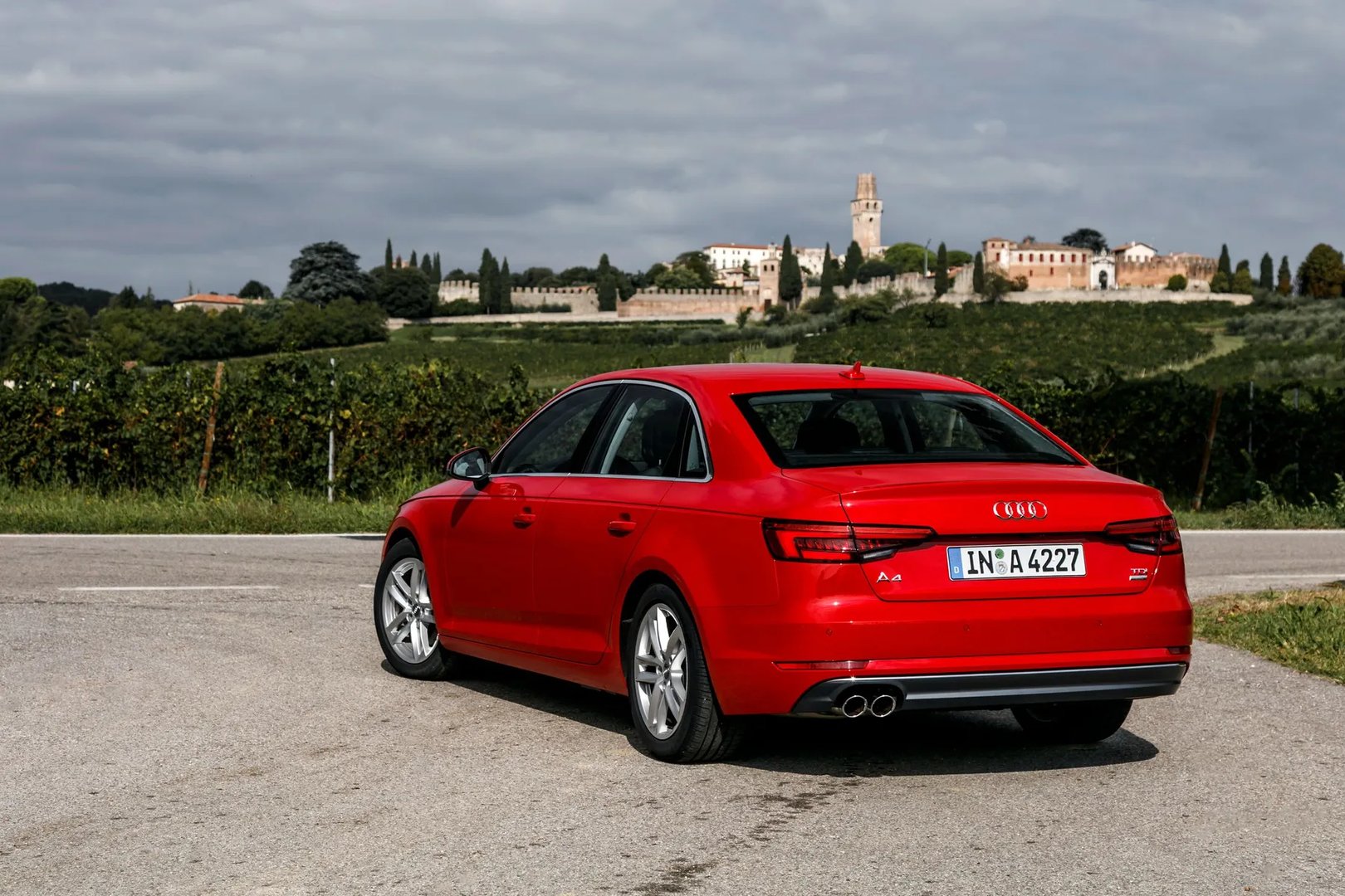Audi_A4_5_generation__Sedan__13.jpg
