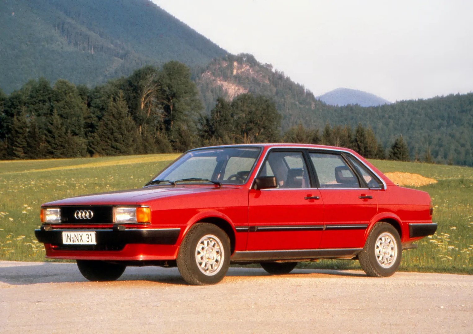 Audi_80_2_generation__Sedan__5.jpg