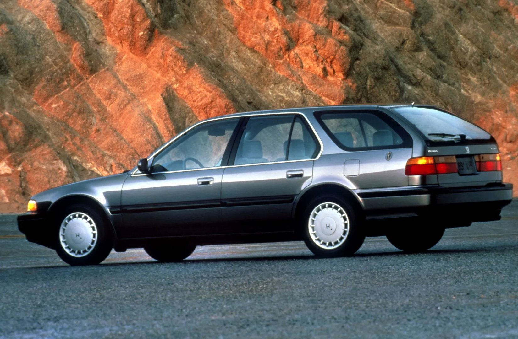 Honda_Accord_4_generation__Estate_5-door__4.jpg