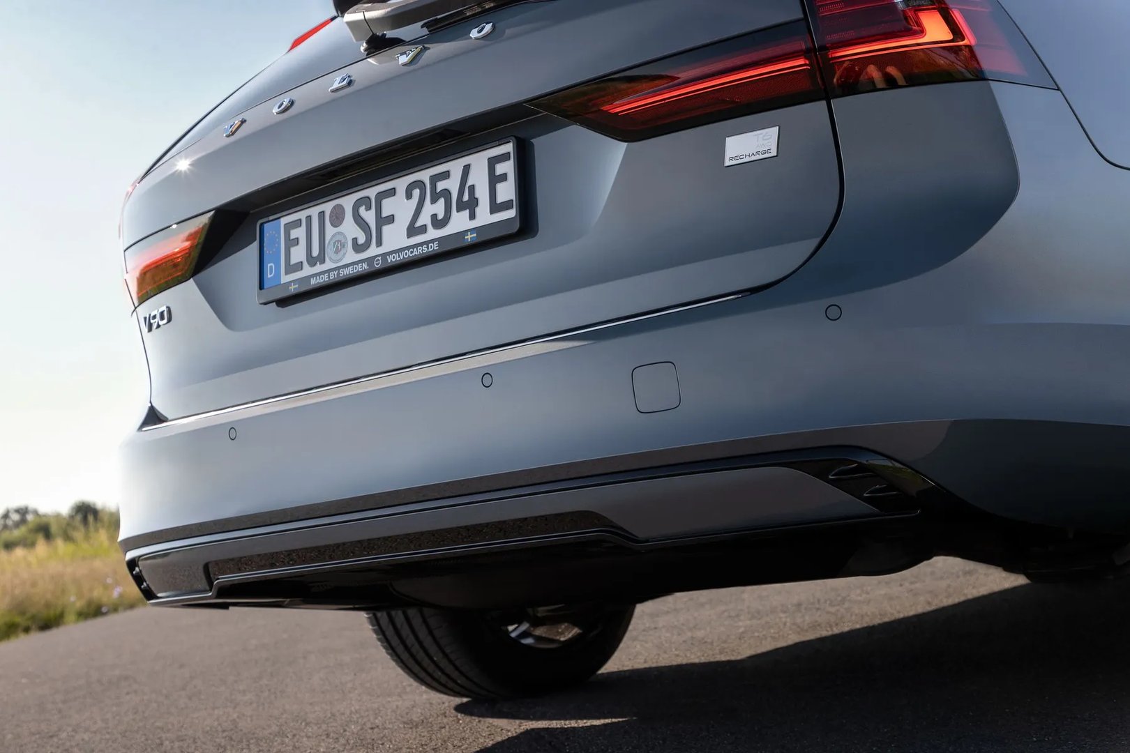 Volvo_V90_2_generation_restyling_1__Estate_5-door__6.jpg