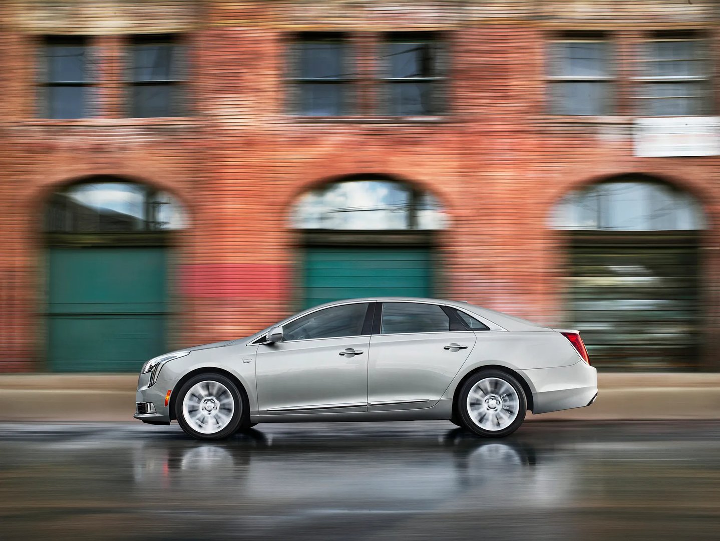 Cadillac_XTS_1_generation_restyling_1__Sedan__2.jpg