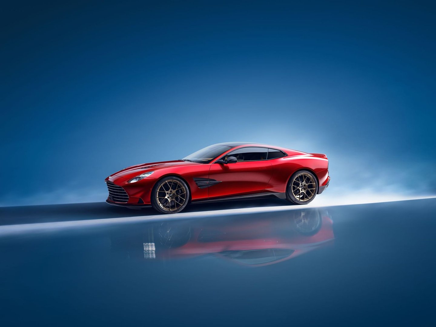aston-martin_Vanquish_3_generation__Coupe__9.jpg
