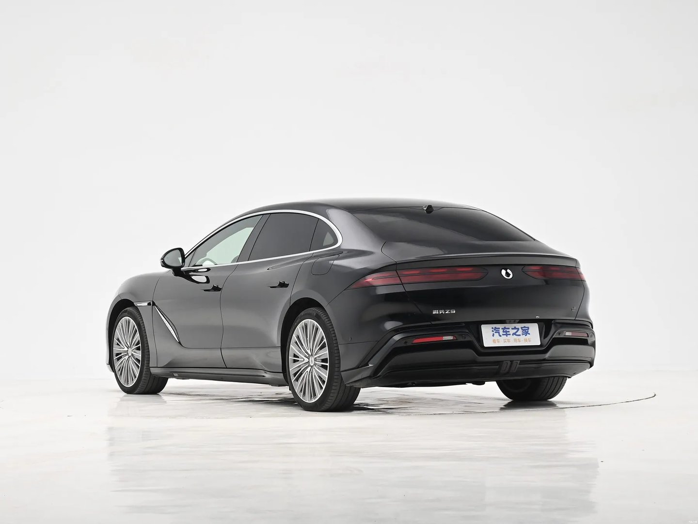 denza_Z9_1_generation__Sedan__3.jpg