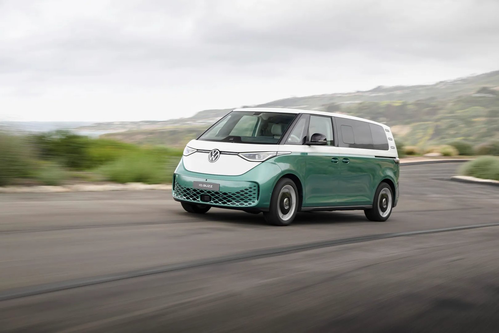 —  Minivan Long