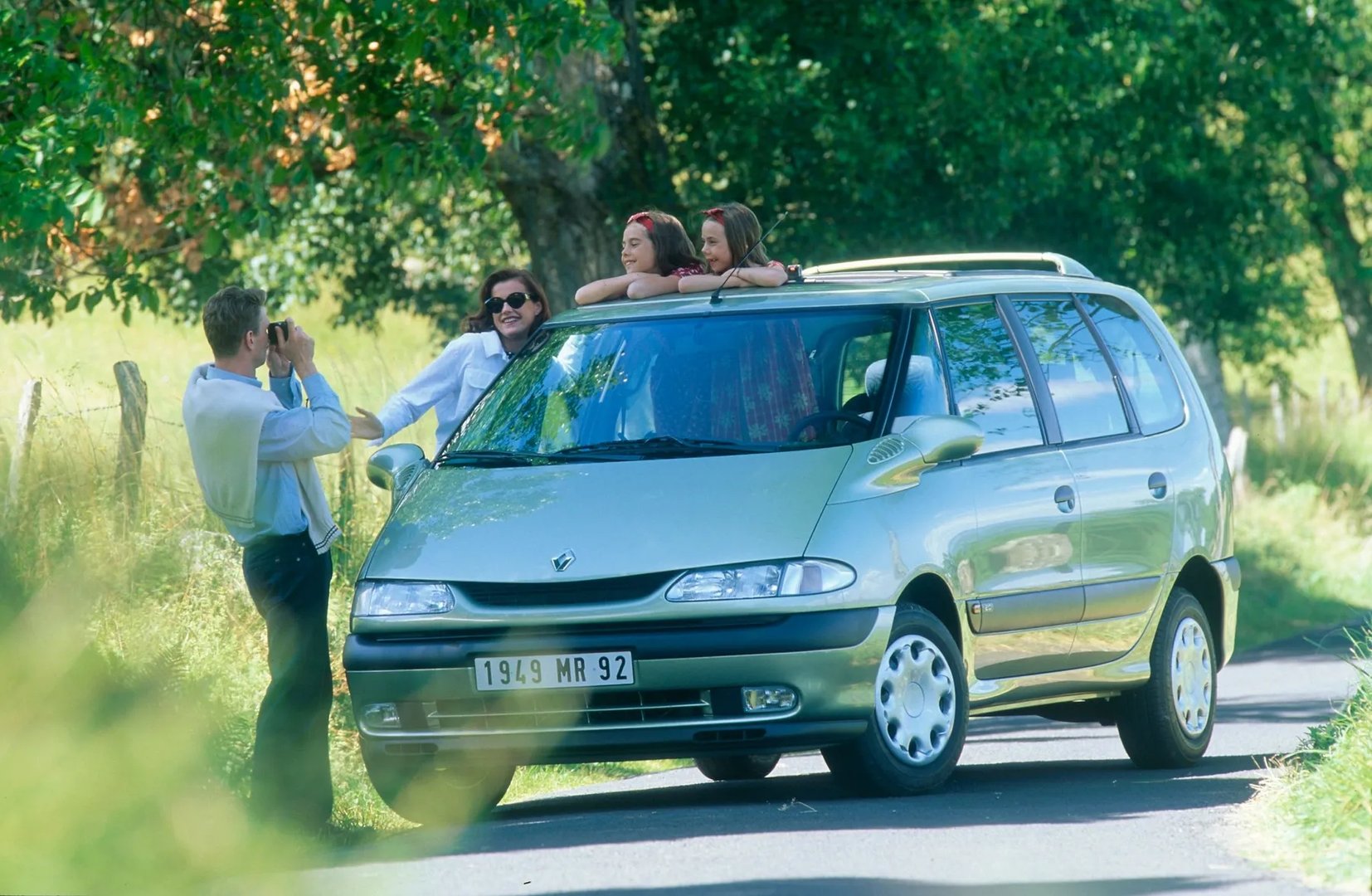 Renault_Espace_3_generation__Minivan__11.jpg