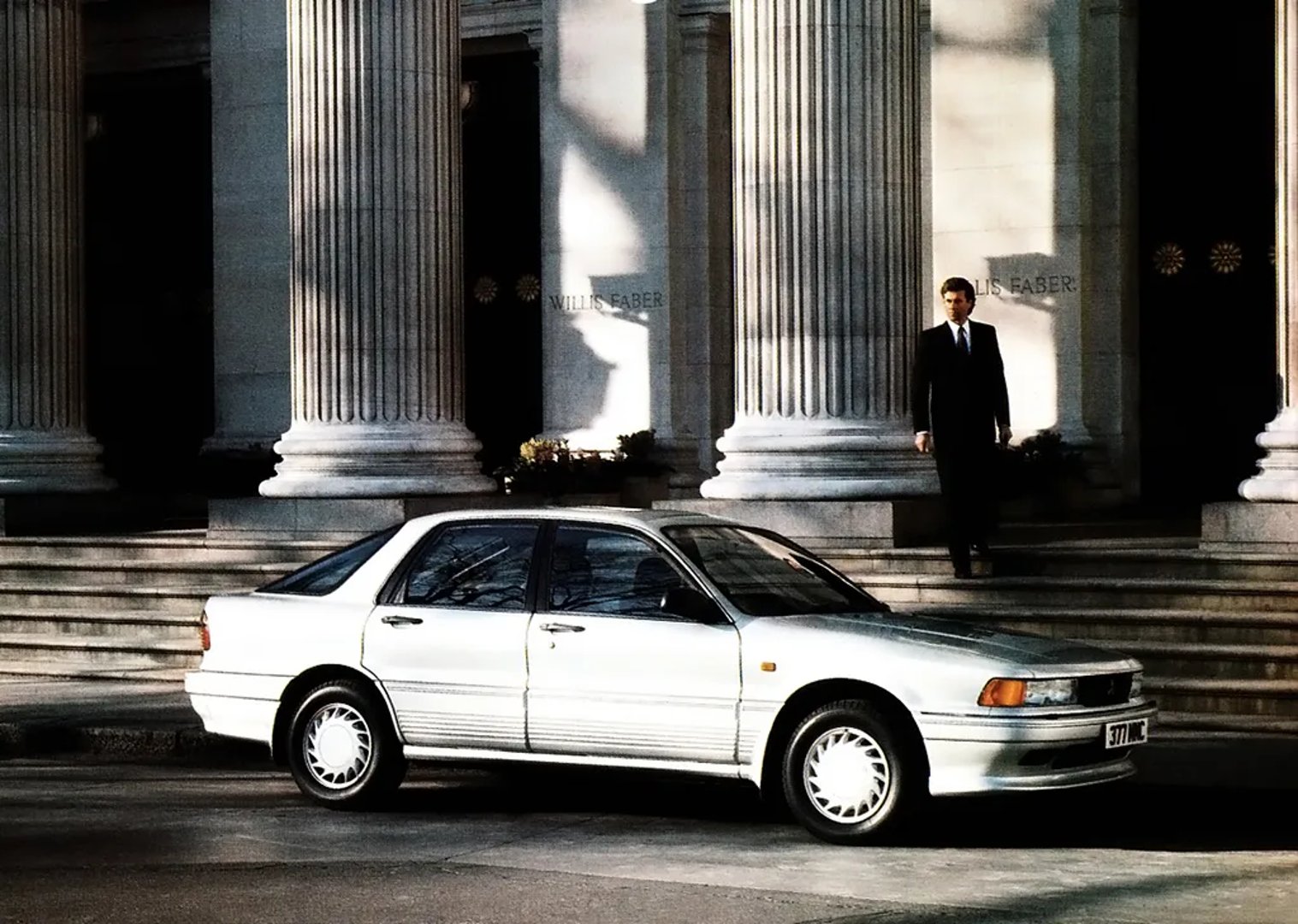 Mitsubishi_Galant_6_generation__Hatchback_5-door__2.jpg