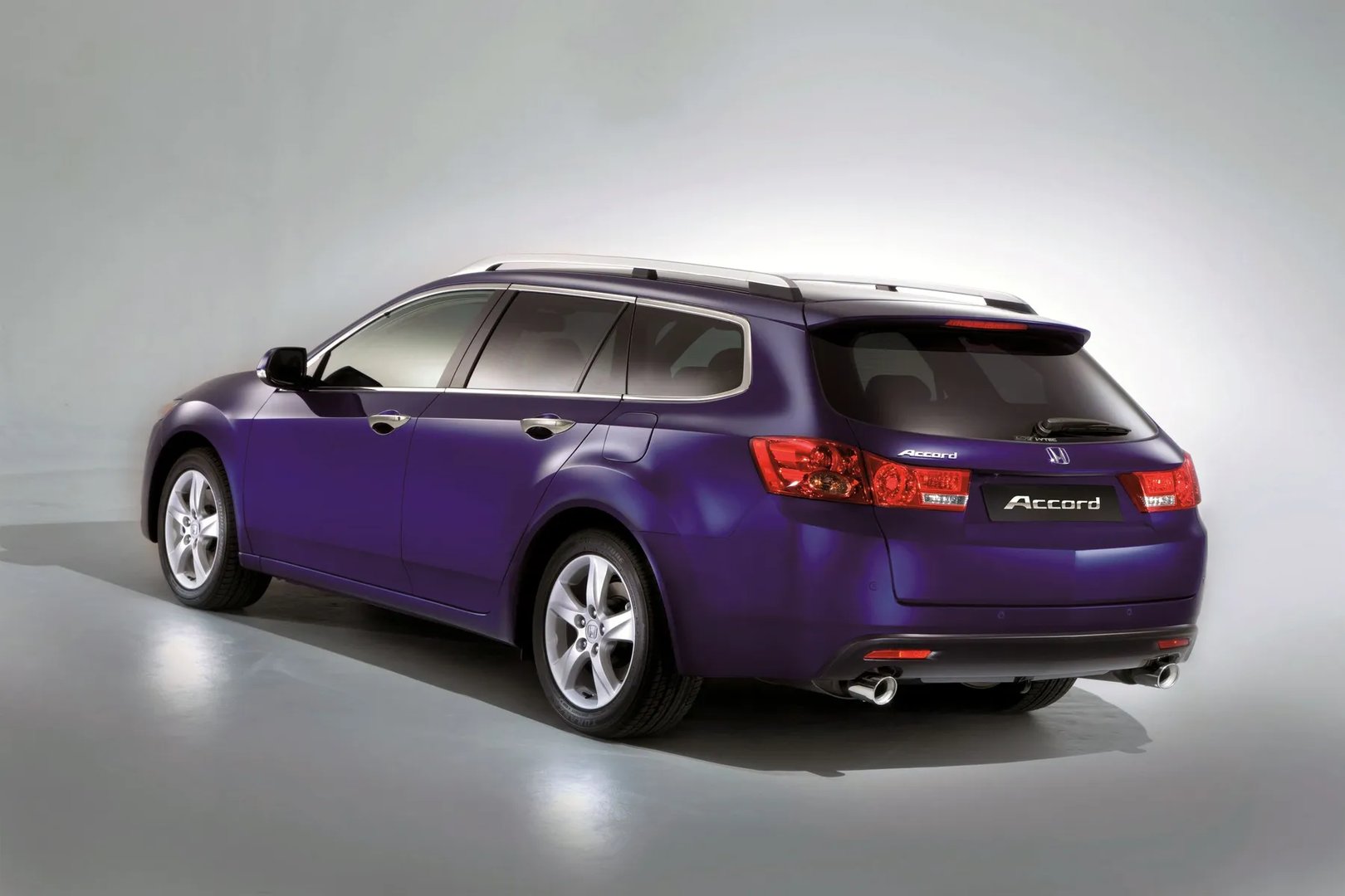 Honda_Accord_8_generation__Estate_5-door__5.jpg