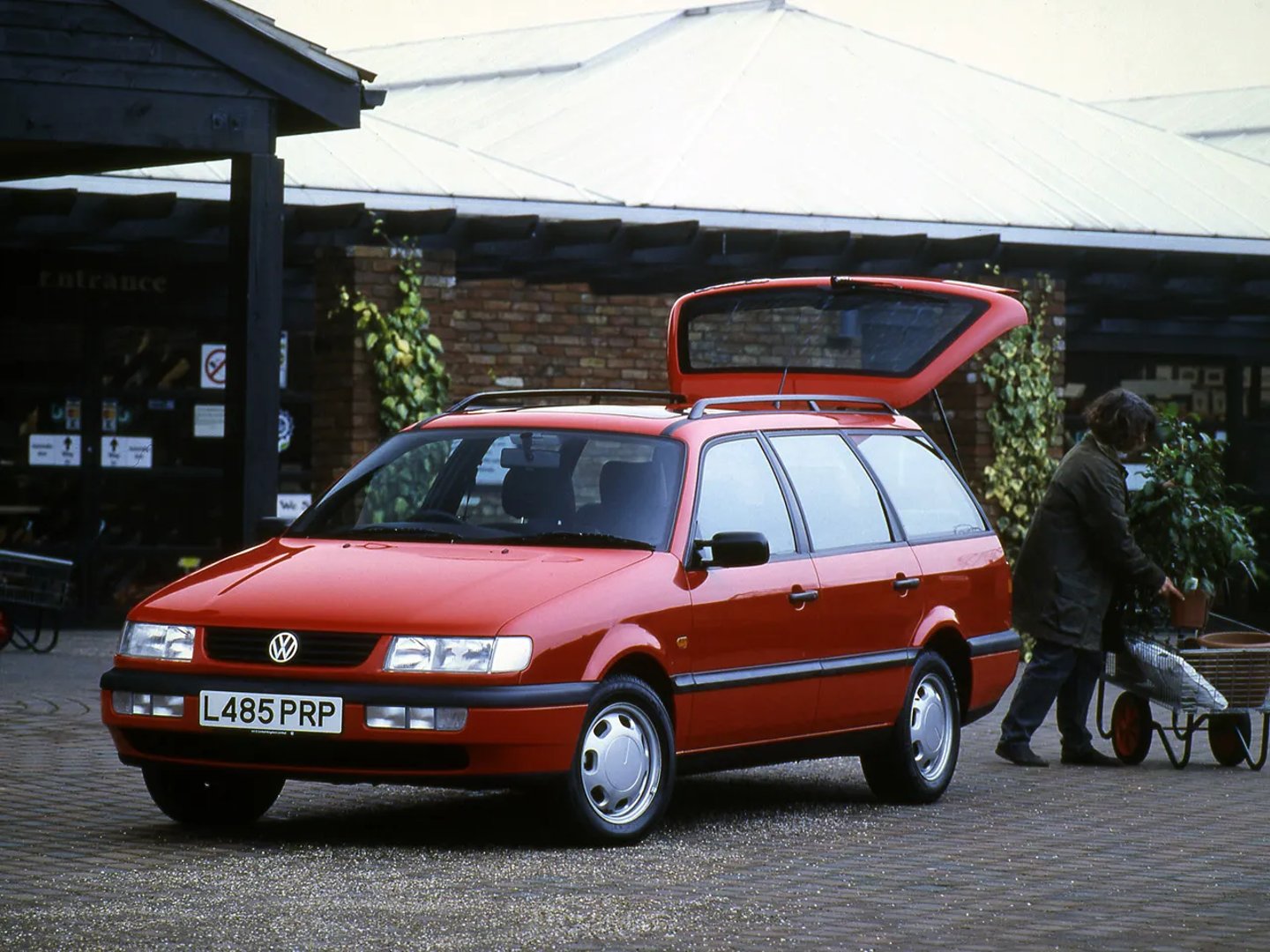 Volkswagen_Passat_4_generation__Estate_5-door__5.jpg