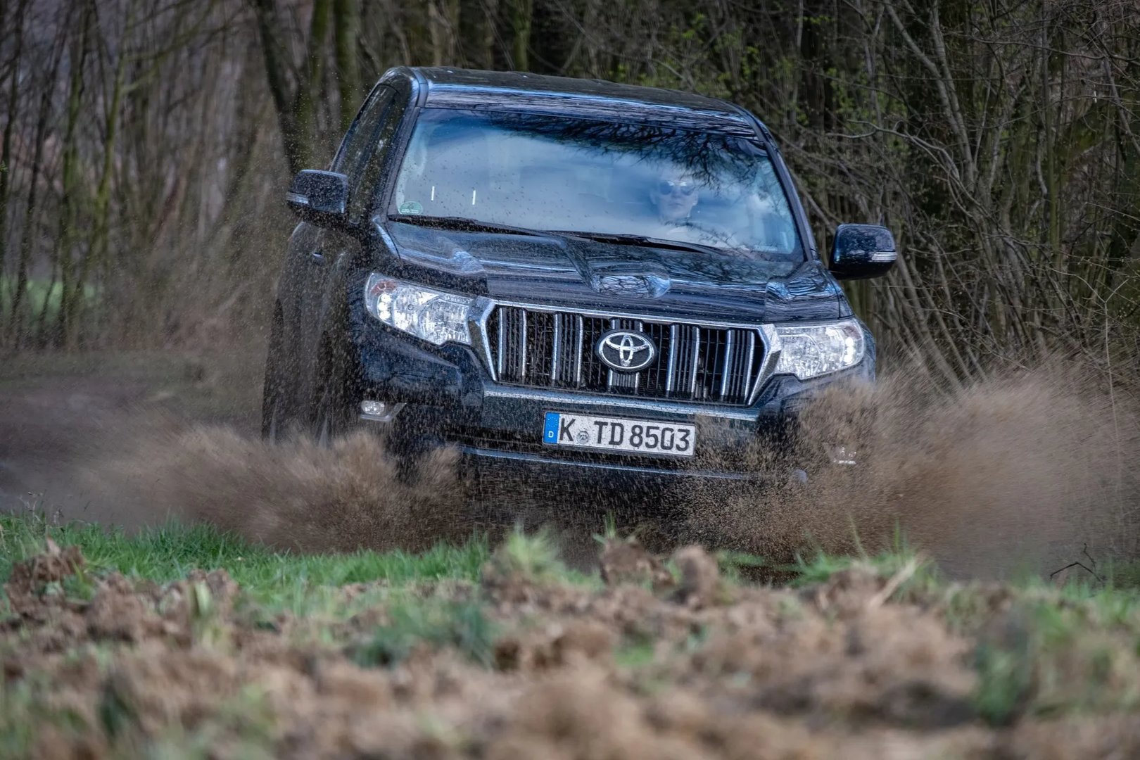 Toyota_Land_Cruiser_4_generation_restyling_2__SUV_3-doors__1.jpg