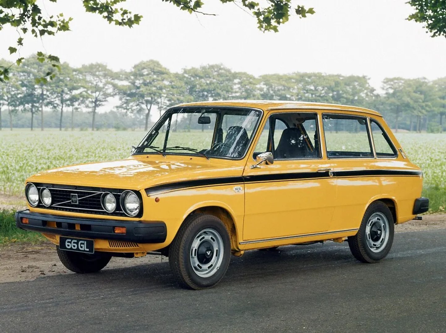 Volvo_66_1_generation__Estate_3-door__1.jpg