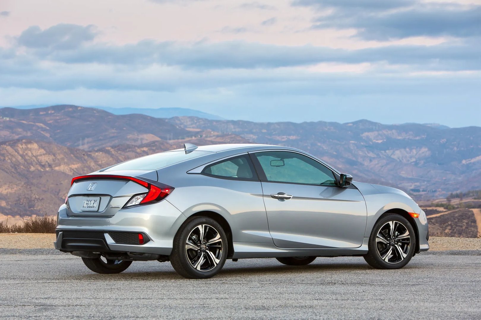 Honda_Civic_10_generation__Coupe__2.jpg