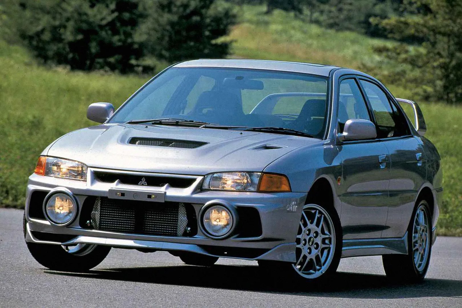 Mitsubishi_Lancer_Evolution_4_generation__Sedan__2.jpg