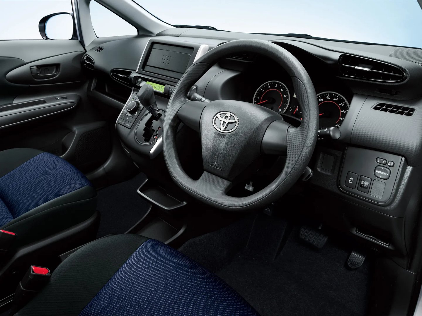 Toyota_Wish_2_generation_restyling__Minivan__6.jpg