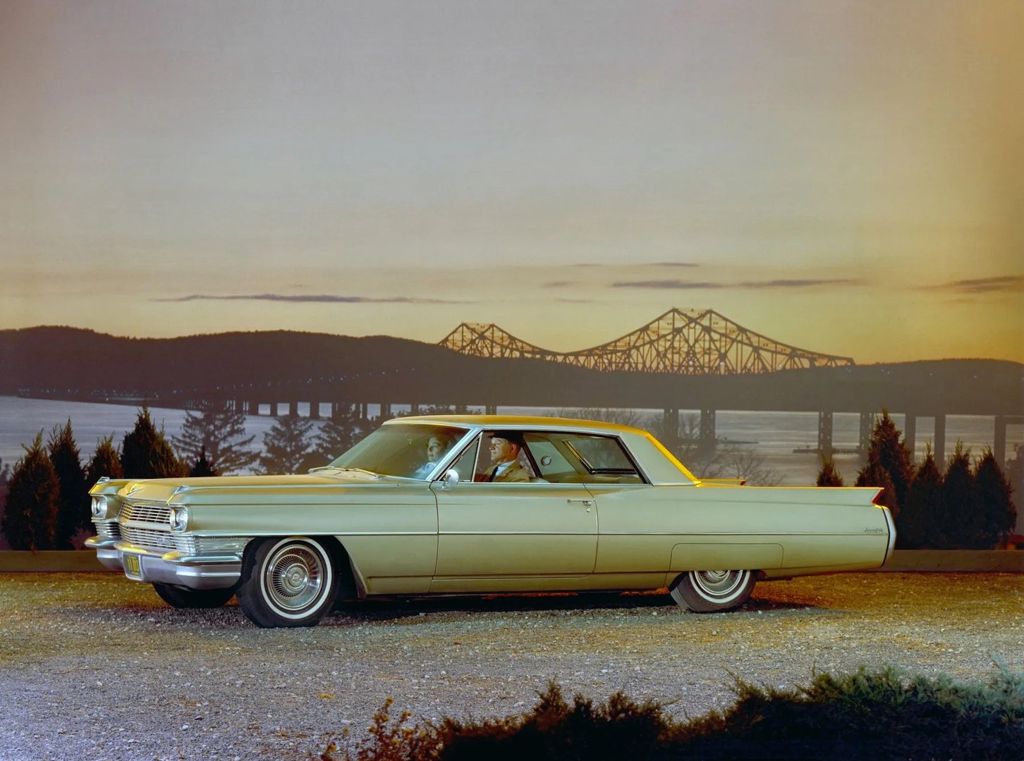 Cadillac_DeVille_2_generation__Coupe__7.jpg