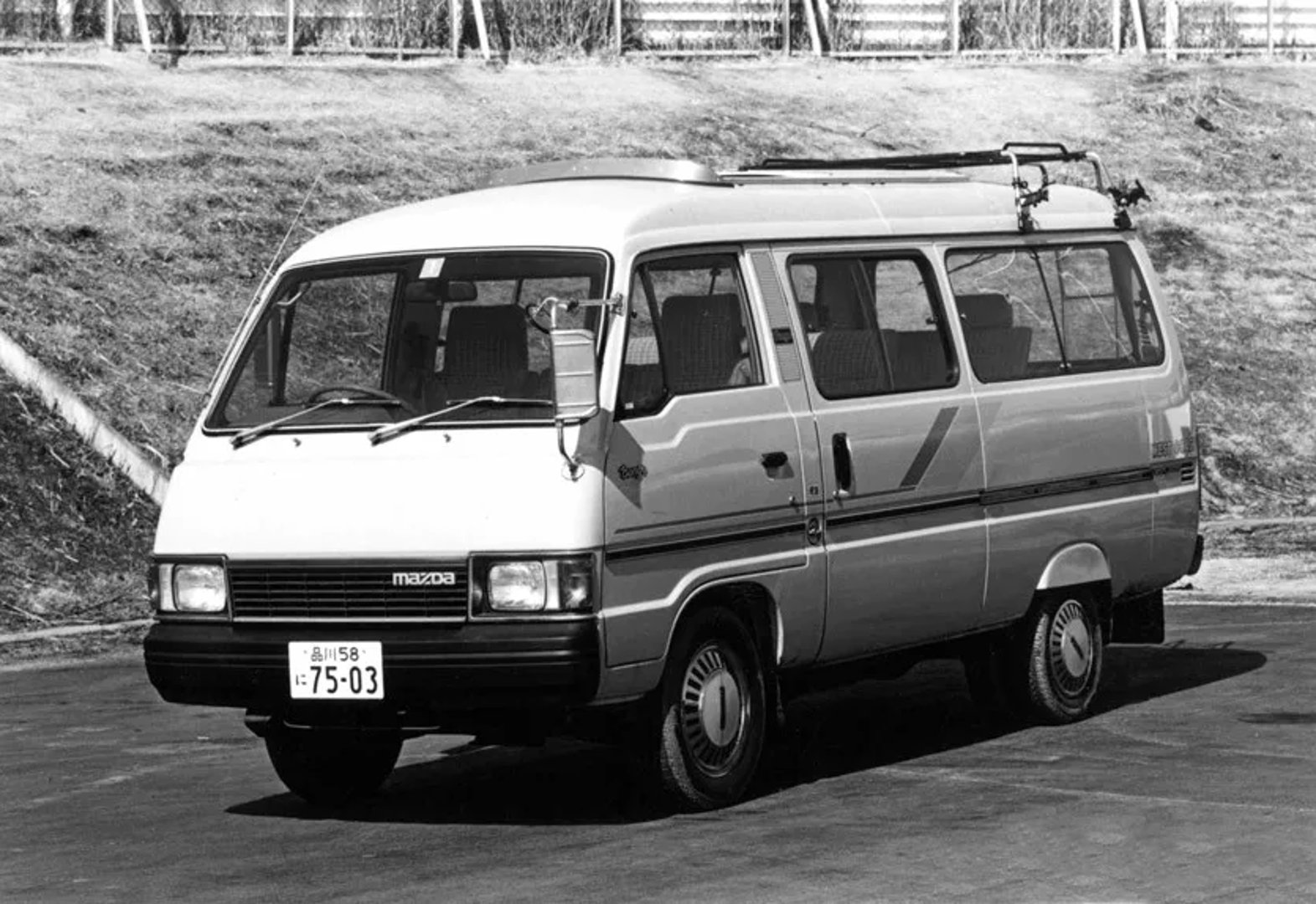Mazda_Bongo_2_generation__Minivan__1.jpg