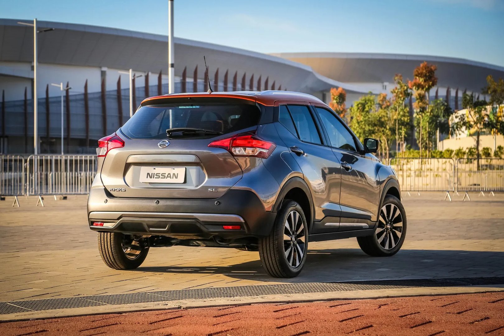 Nissan_Kicks_1_generation__SUV_5-doors__8.jpg