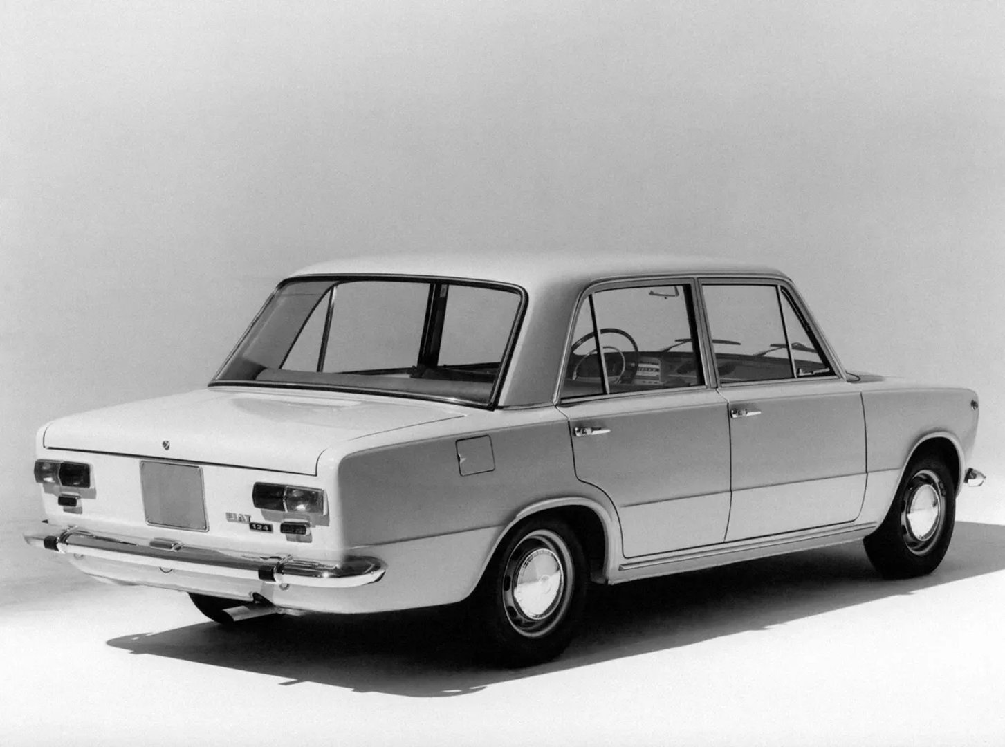 Fiat_124_1_generation__Sedan__12.jpg