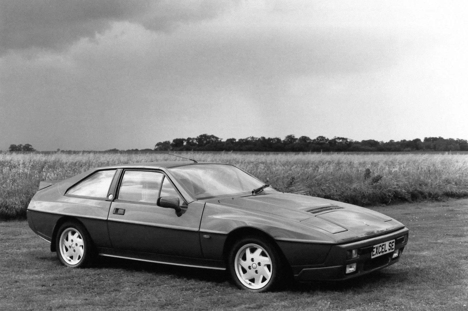 Lotus_Excel_1_generation__Coupe__6.jpg