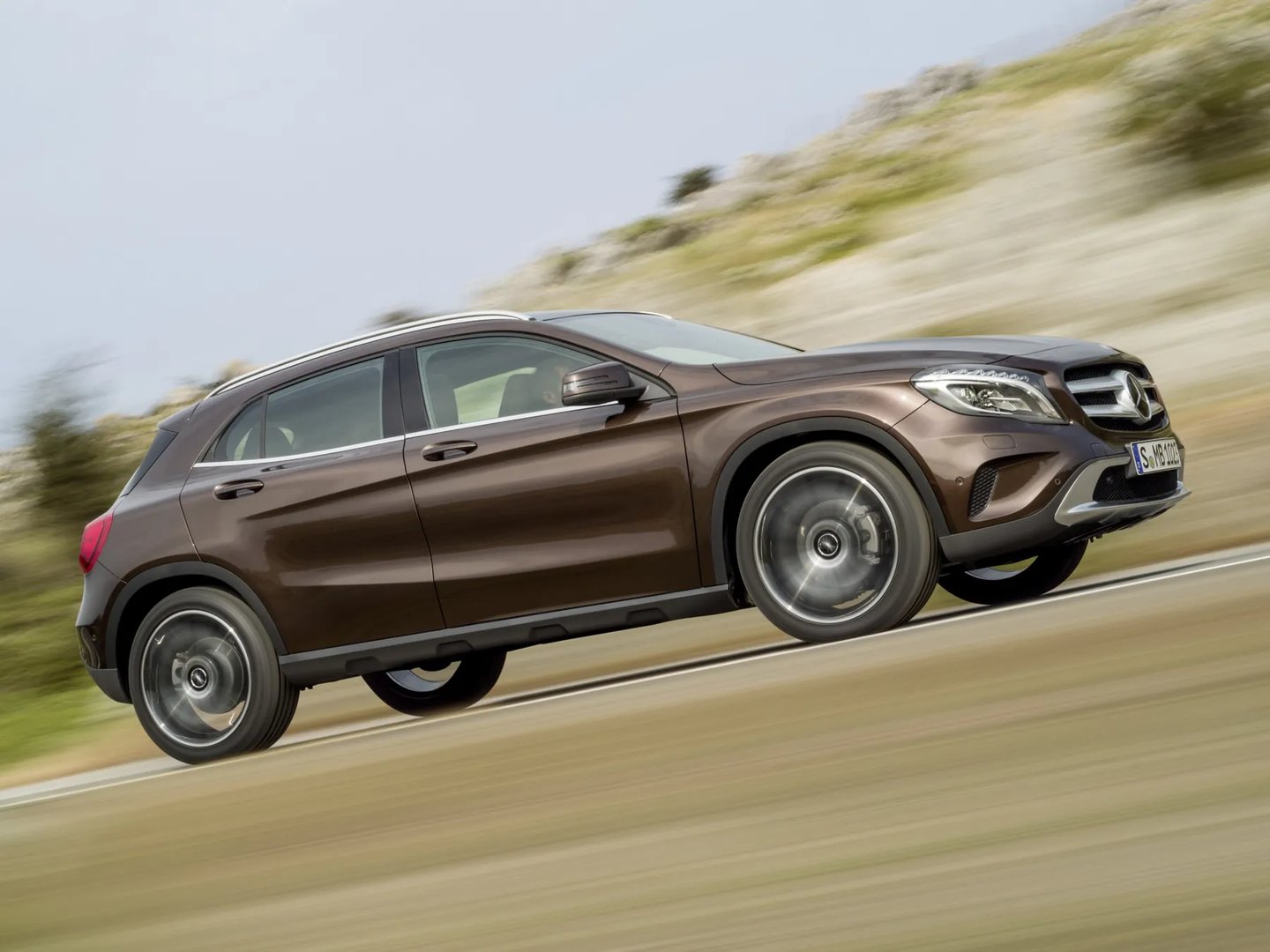 Mercedes_GLA_1_generation__SUV_5-doors__4.jpg