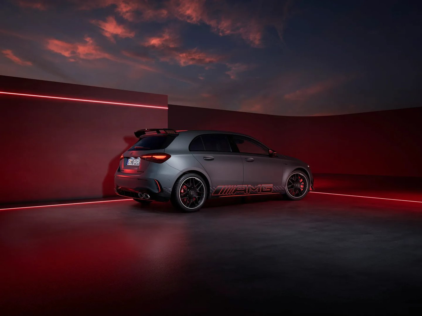 Mercedes_A-Class_AMG_2_generation_restyling__Hatchback_5-door__8.jpg