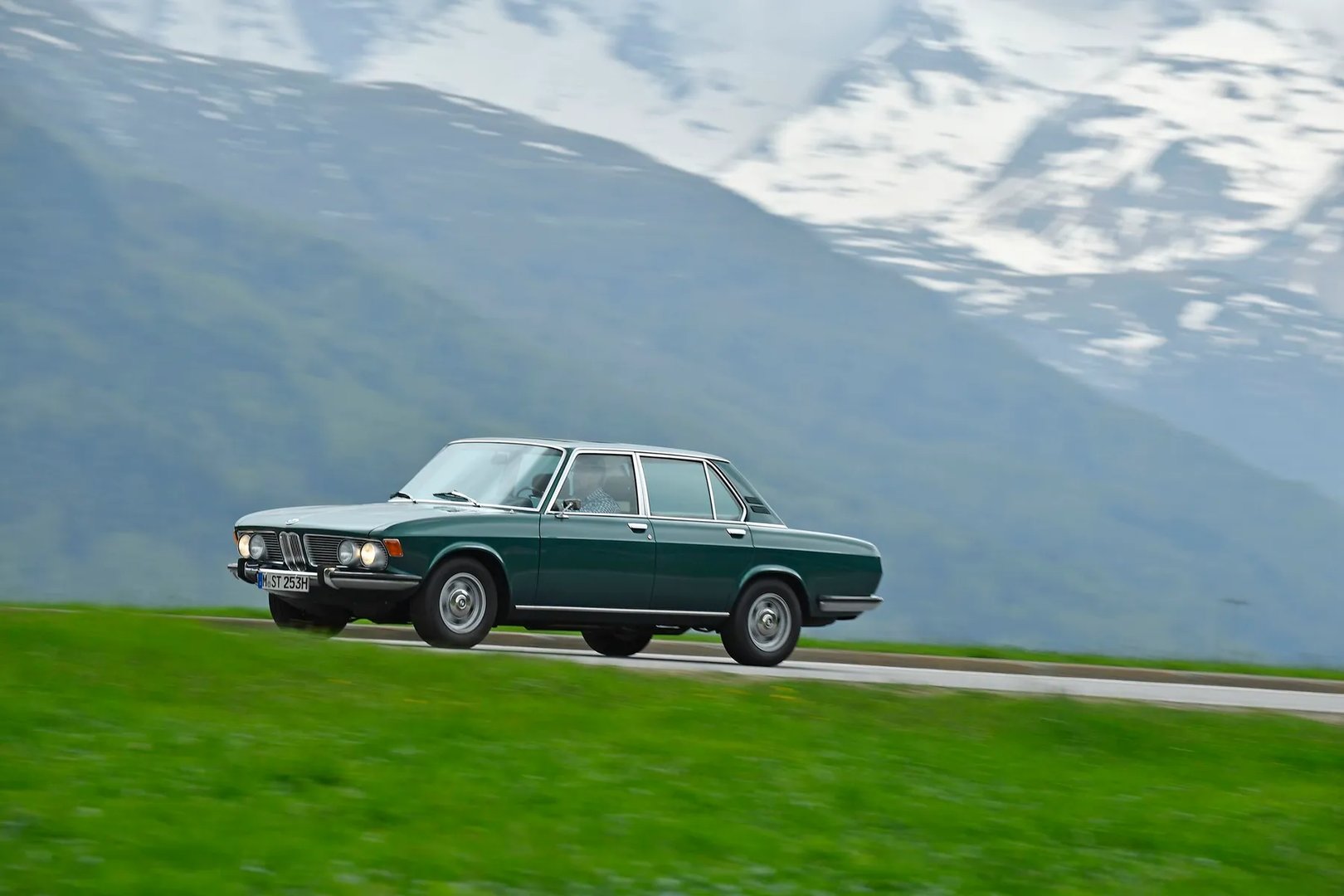 BMW_E3_1_generation__Sedan__13.jpg