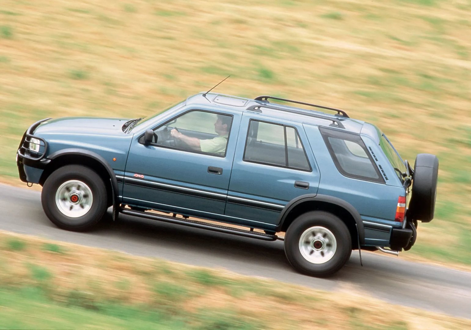 Opel_Frontera_1_generation__SUV_5-doors__2.jpg