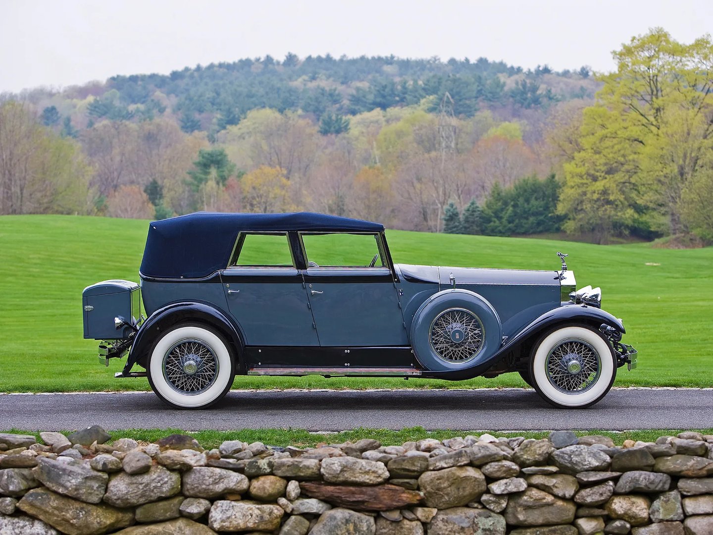 Rolls-Royce_Phantom_1_generation__Sedan__2.jpg