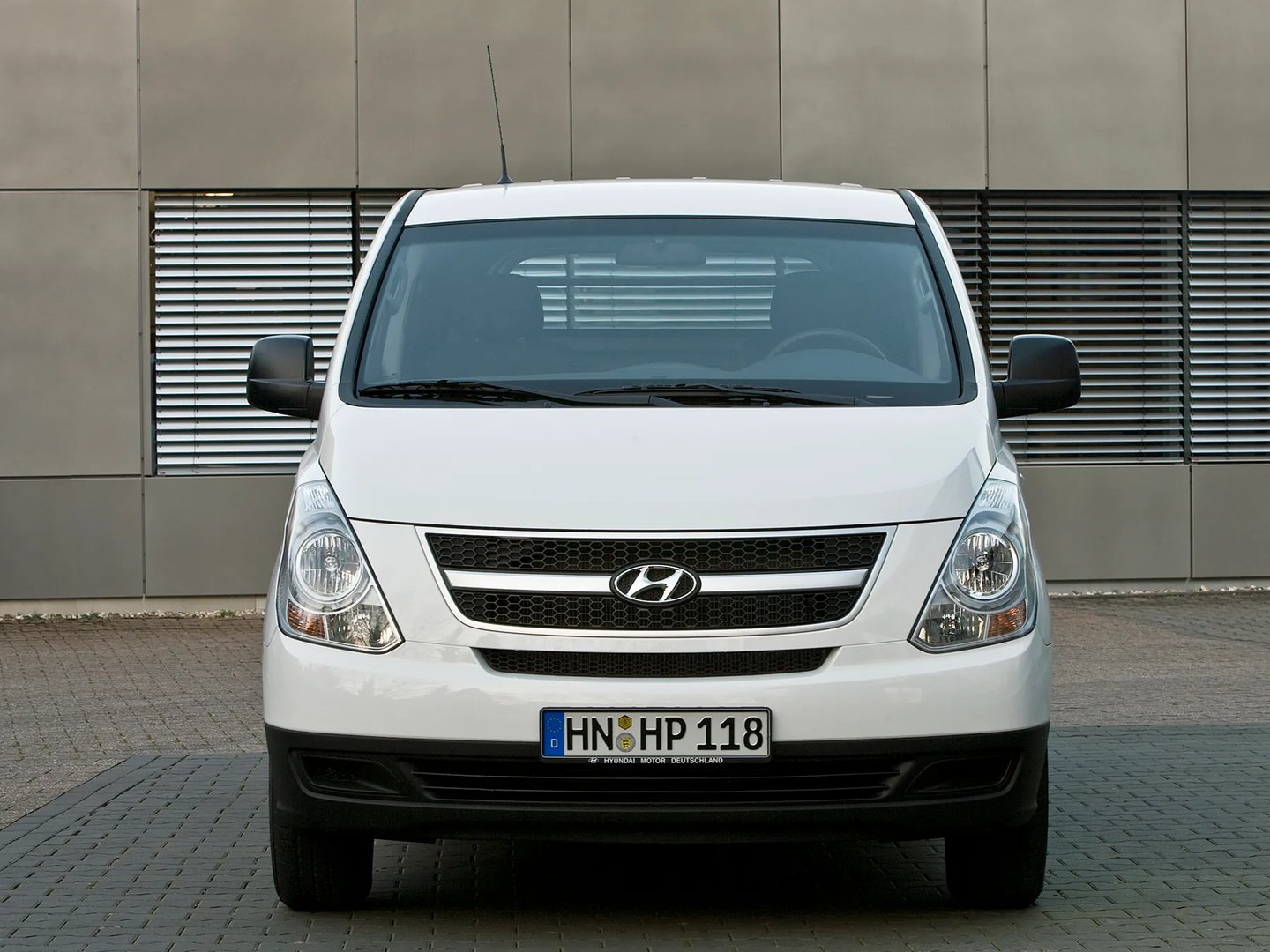Hyundai_i800_2_generation__Van__10.jpg