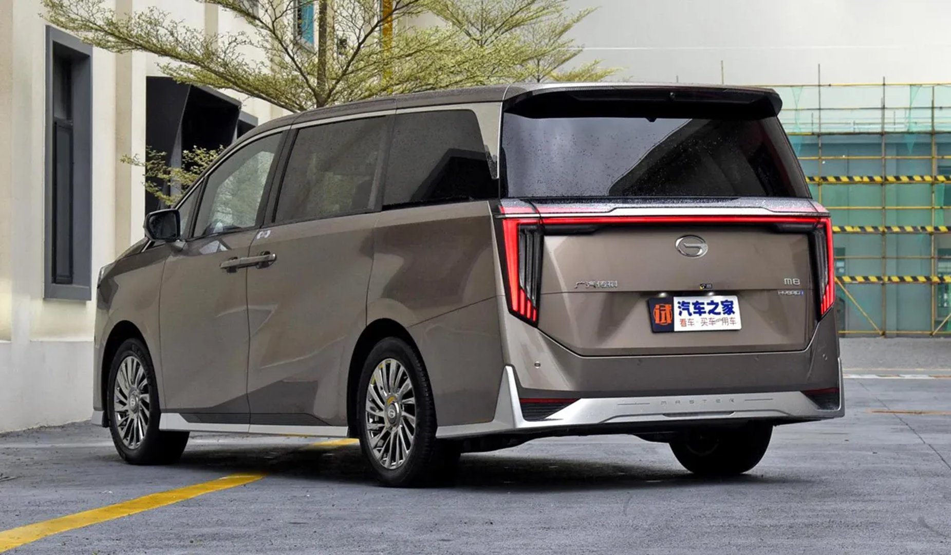 gac_Motor_M8_2_generation__Minivan__1.jpg