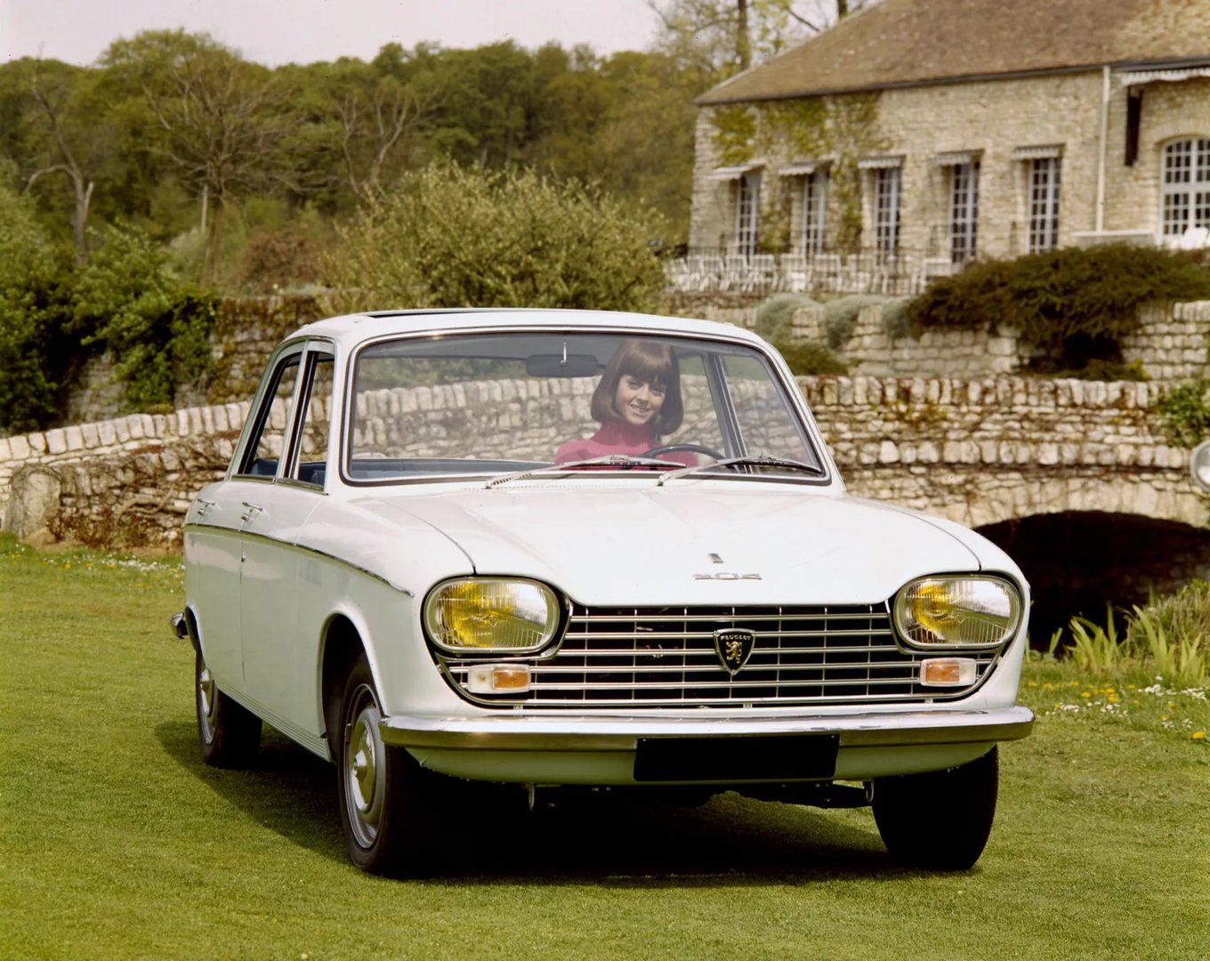 Peugeot_204_1_generation__Sedan__1.jpg