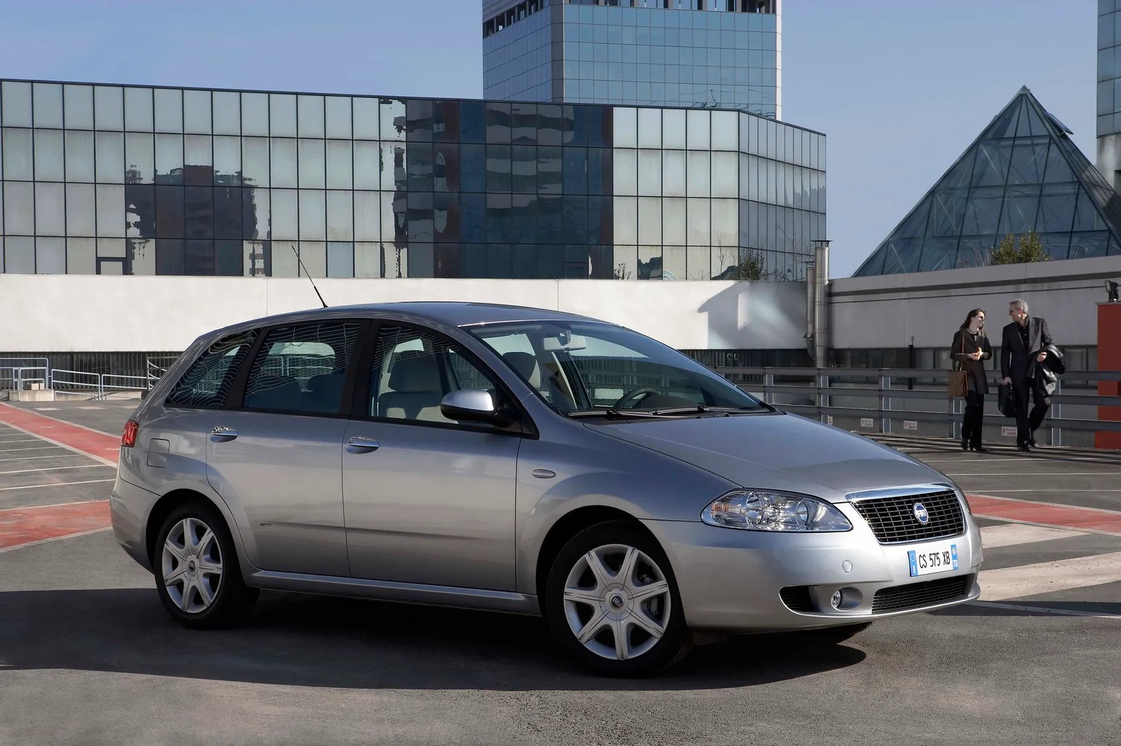 Fiat_Croma_2_generation__Estate_5-door__3.jpg