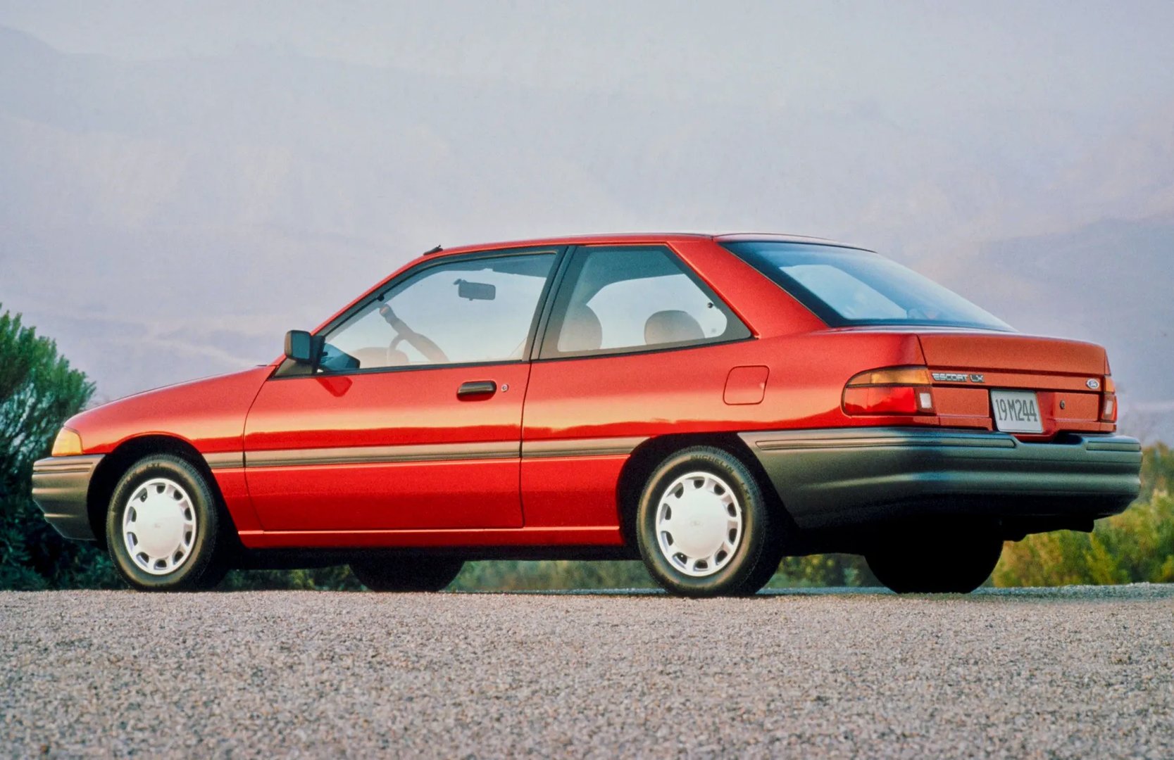 Ford_Escort_(North_America)_2_generation__Hatchback_3-door__1.jpg
