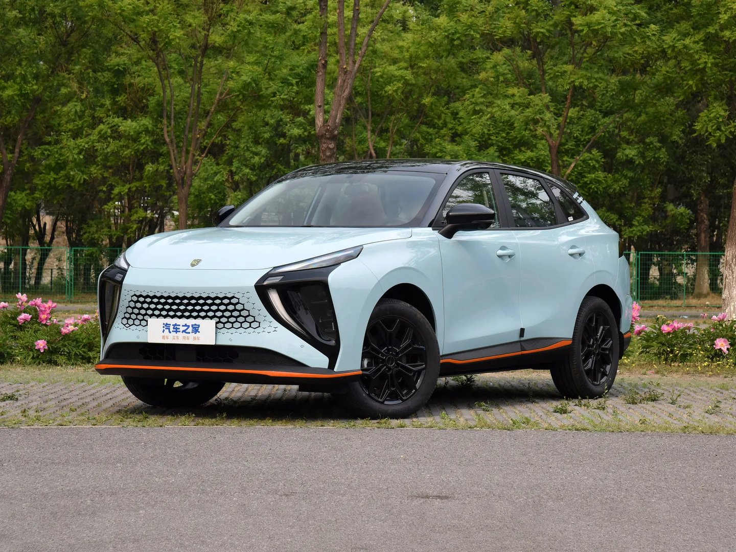 forthing_Friday_1_generation__SUV_5-doors__1.jpg