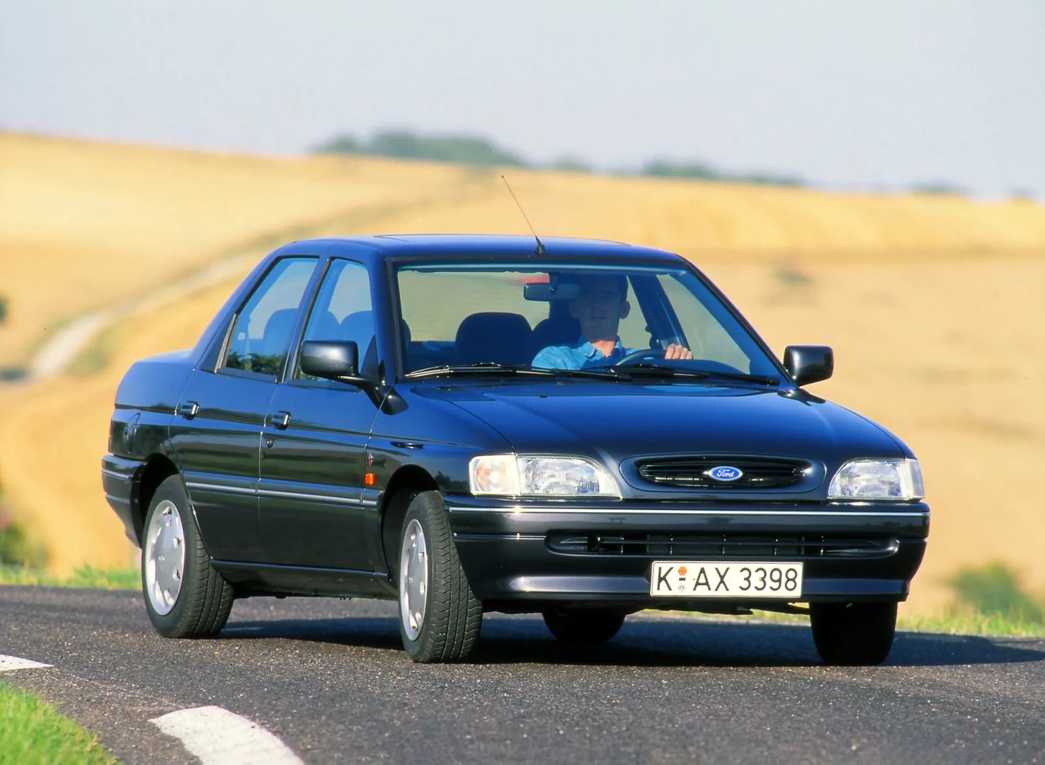 Ford Escort 5 generation, restyling 1  Sedan