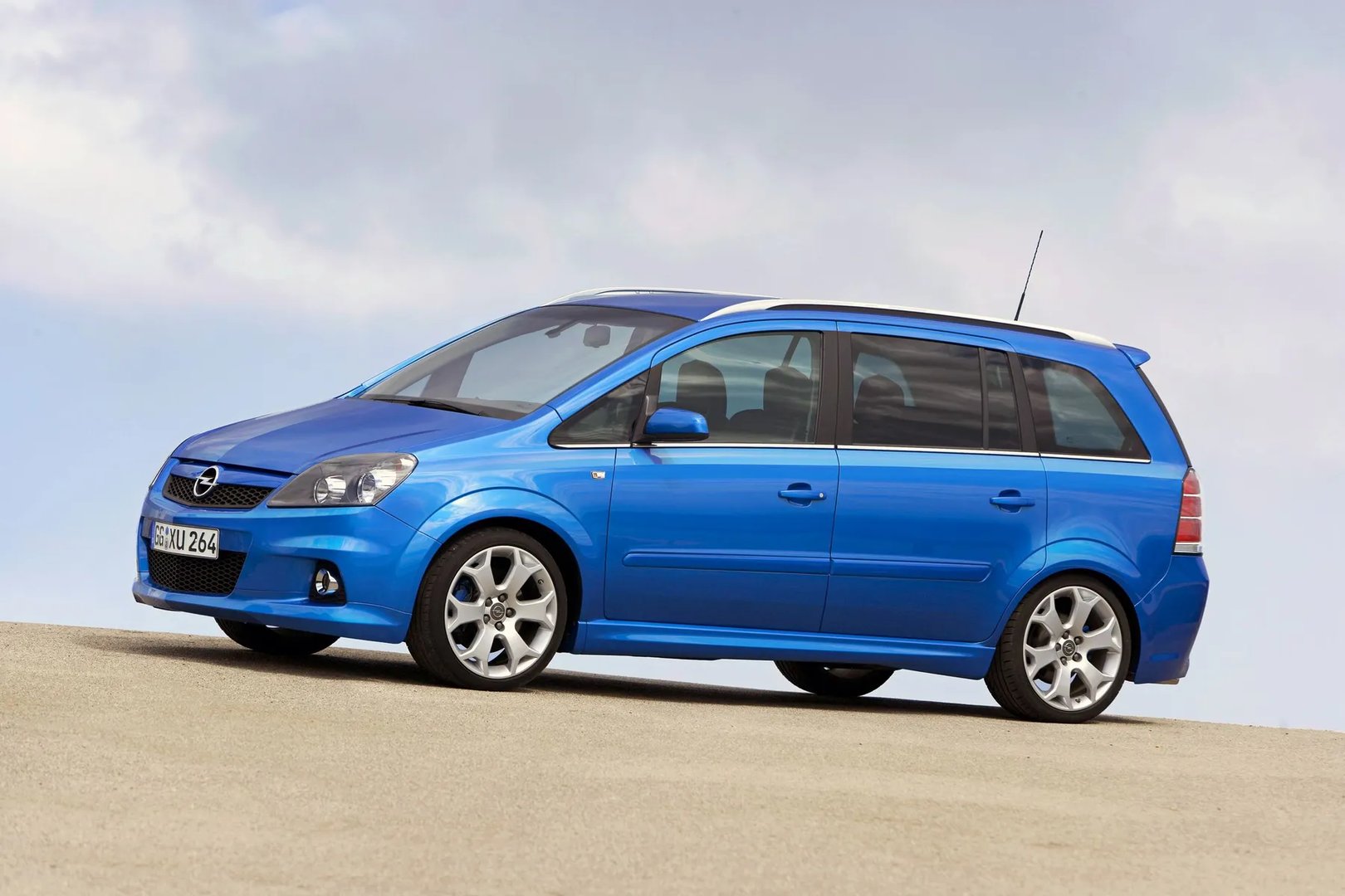 Opel_Zafira_OPC_2_generation__Compact_Van__7.jpg