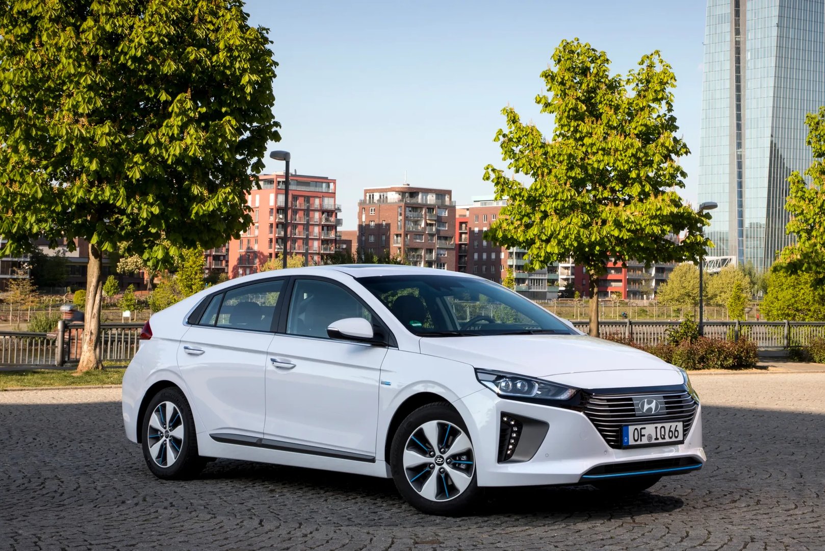 Hyundai_IONIQ_1_generation__Liftback__5.jpg